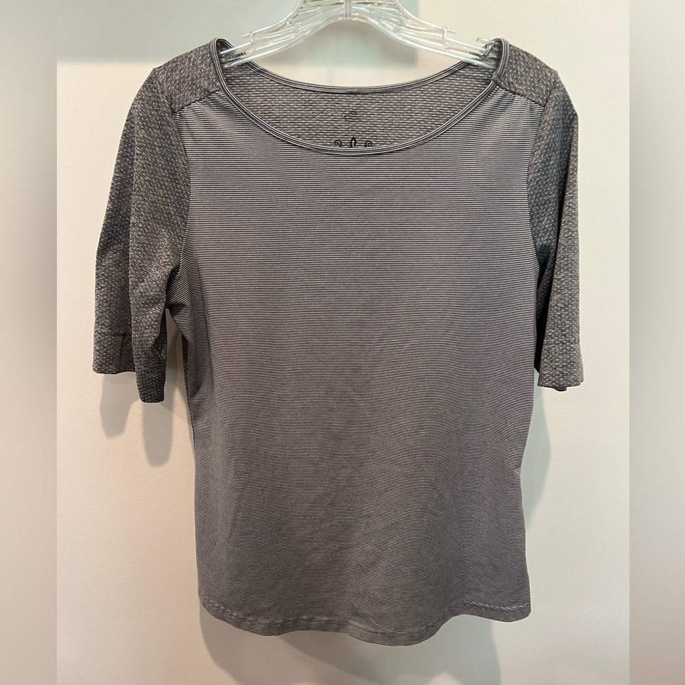 Women’s Prana Athletic Gray Short Sleeve Short Size Medium
